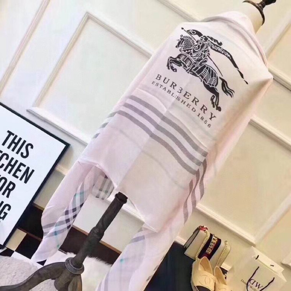 Bv*b*rry Scarf